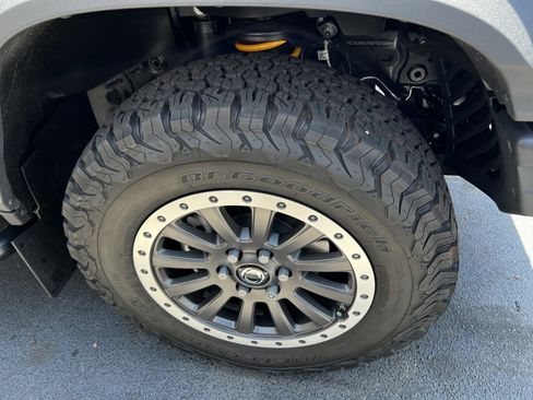 Used 2025 INEOS Grenadier Fieldmaster Edition image 8