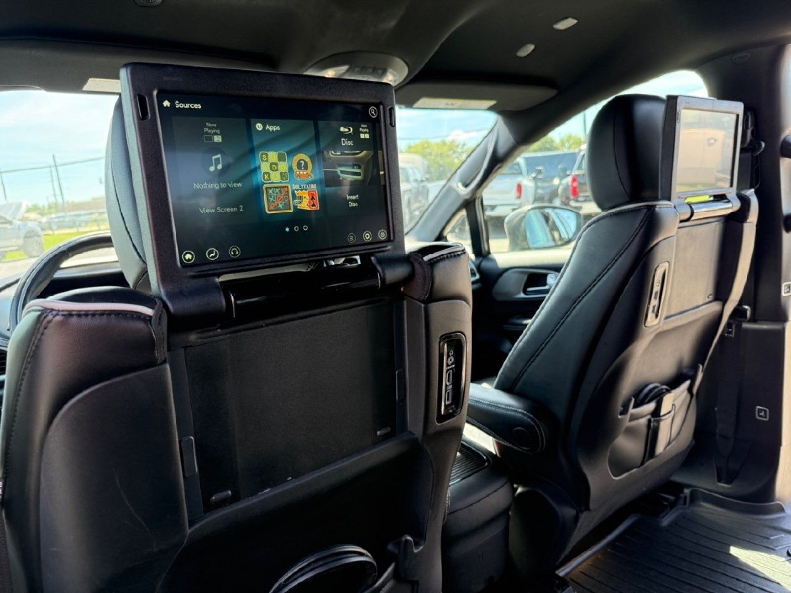 Used 2021 Chrysler Pacifica Limited w/ Uconnect Theater Family Group FWD image 32
