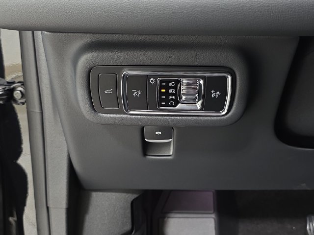 New 2026 Lincoln Nautilus Premier w/ Jet Appearance Package AWD/4WD image 23