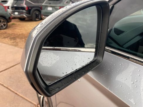 Used 2024 Volkswagen Taos SE image 22