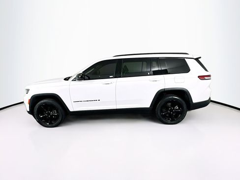 Used 2022 Jeep Grand Cherokee L Laredo image 4