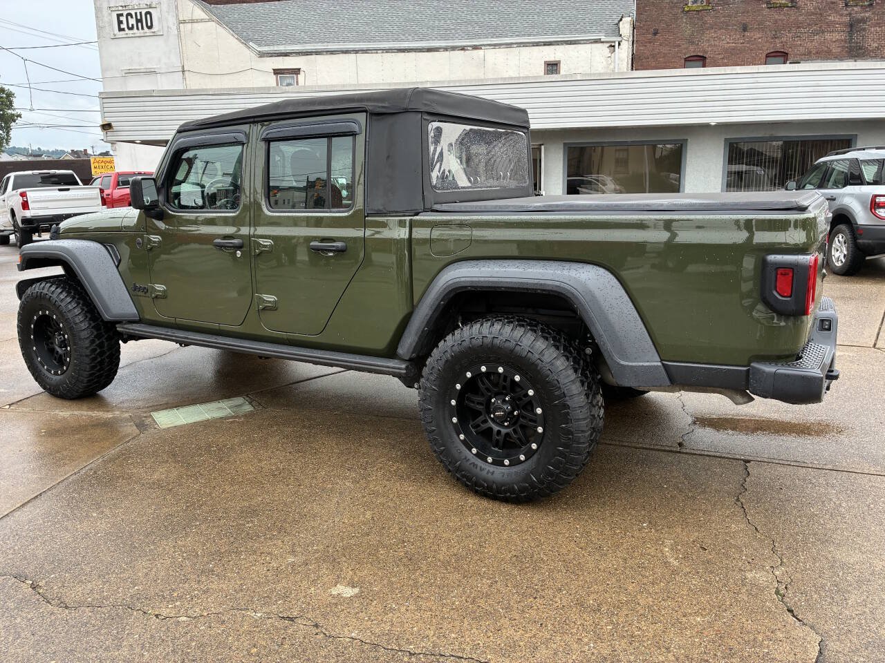 Used 2023 Jeep Gladiator Sport w/ Trailer Tow Package AWD/4WD image 4