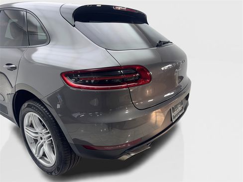 Used 2018 Porsche Macan image 19