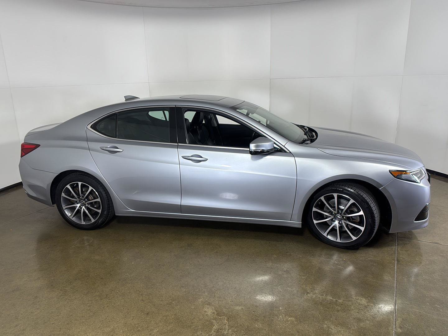 Used 2017 Acura TLX w/ Technology Package AWD/4WD image 7