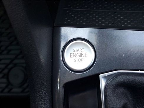 Certified 2022 Volkswagen Tiguan SE image 31