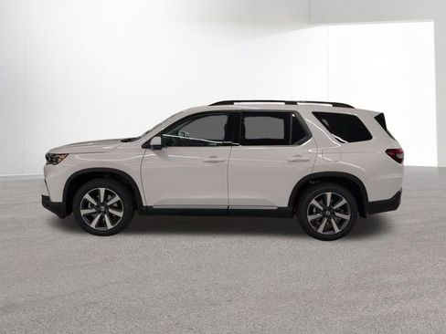 Used 2025 Honda Pilot Touring image 32