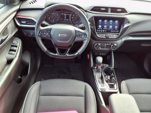 Used 2023 Chevrolet TrailBlazer RS w/ Convenience Package FWD image 2