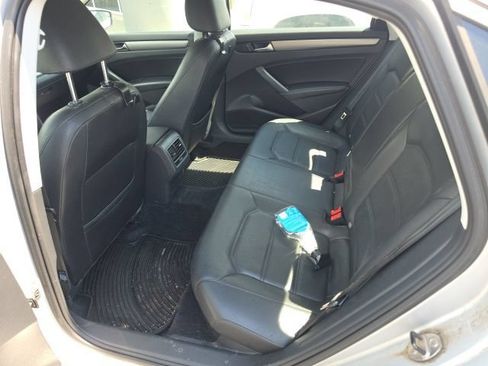 Used 2015 Volkswagen Passat 1.8T SE FWD image 8