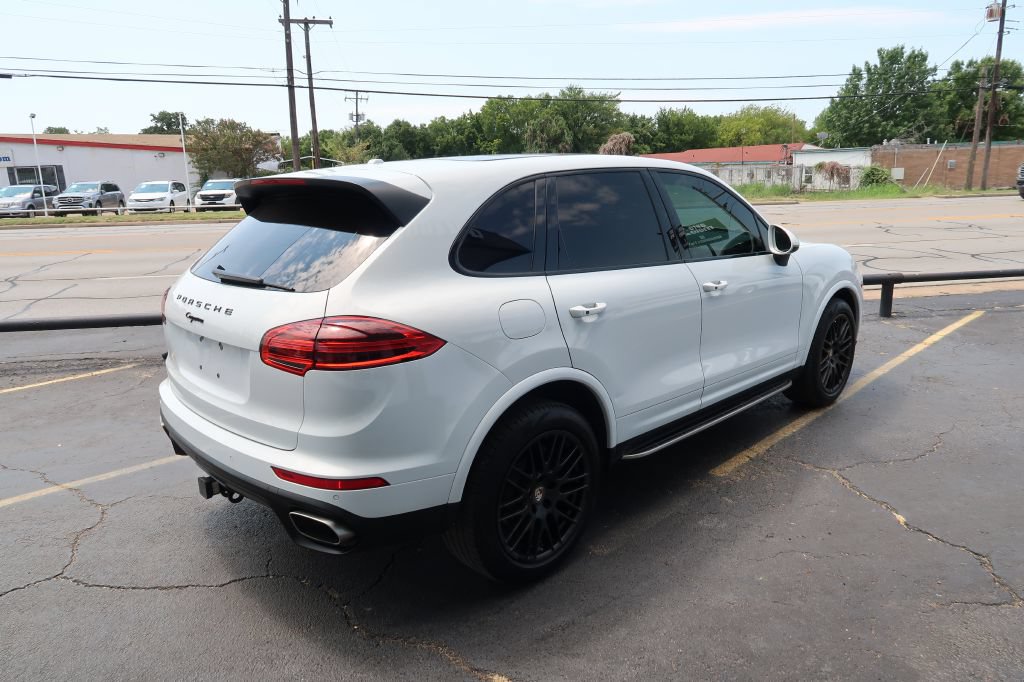 Used 2017 Porsche Cayenne AWD/4WD image 4
