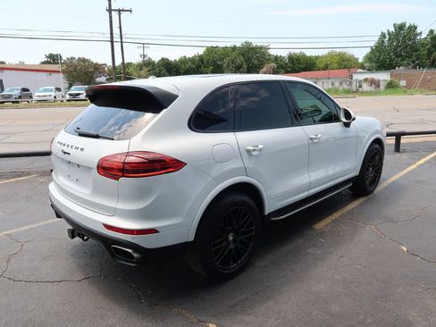 Used 2017 Porsche Cayenne AWD/4WD image 4