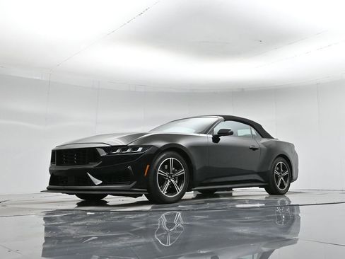 Used 2025 Ford Mustang Premium image 47