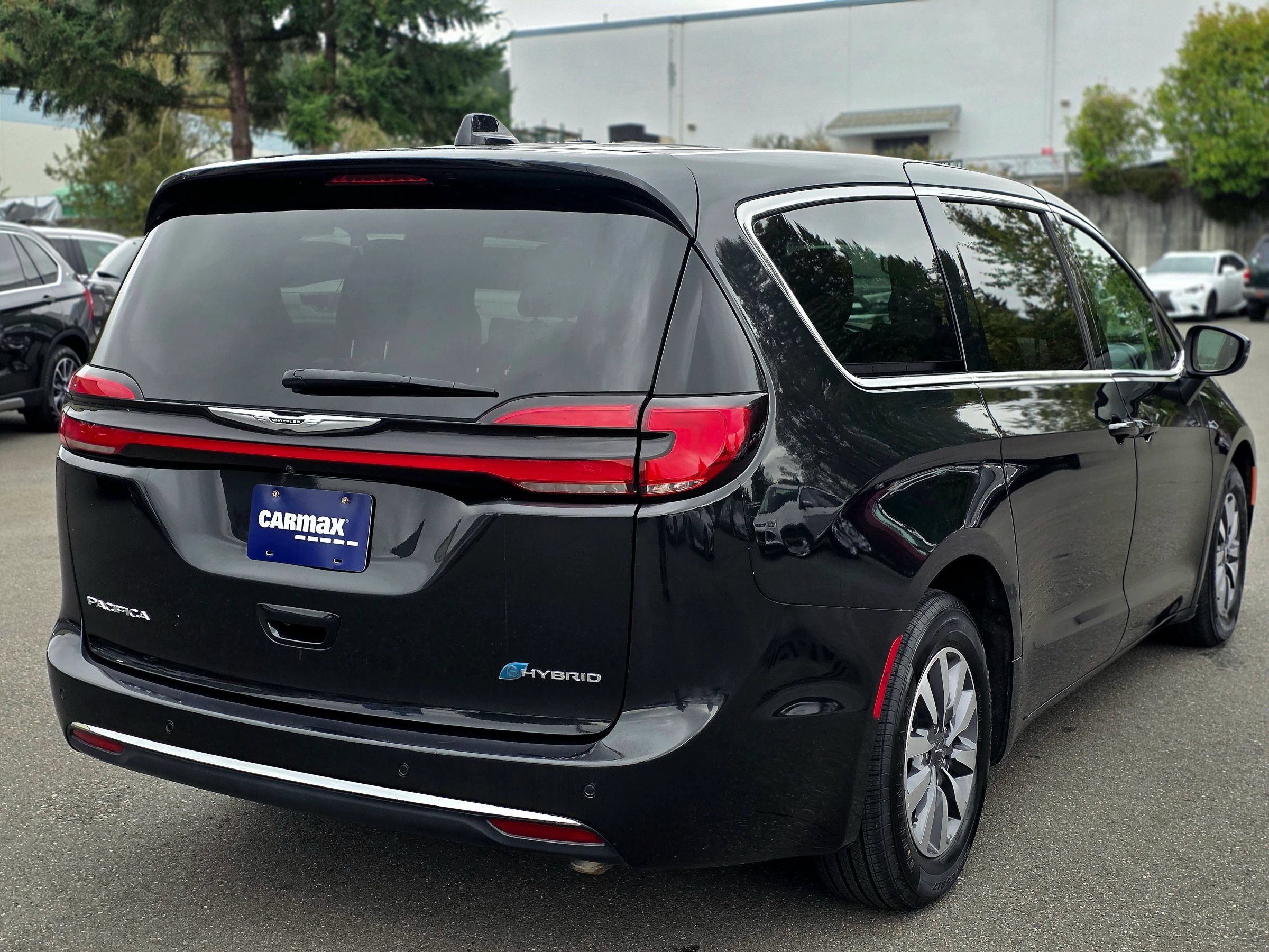 Used 2023 Chrysler Pacifica Touring-L FWD image 12