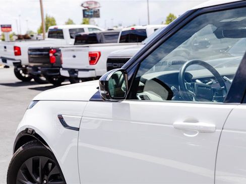 Used 2022 Land Rover Discovery S R-Dynamic AWD/4WD image 8