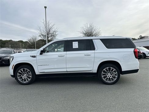 Used 2025 GMC Yukon XL Denali image 2