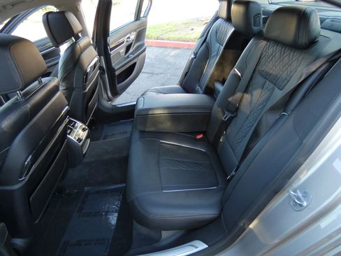 Used 2020 BMW 750i xDrive w/ Executive Package image 49