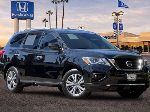 Used 2019 Nissan Pathfinder SV FWD image 2