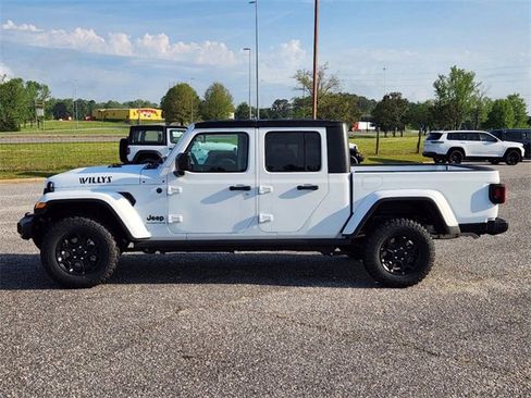 New 2023 Jeep Gladiator Willys image 5