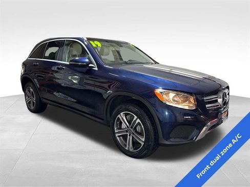 Used 2019 Mercedes-Benz GLC 300 4MATIC image 3