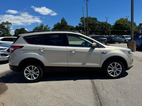 Used 2018 Ford Escape SE AWD/4WD image 2