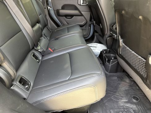 New 2025 Jeep Gladiator Sport w/ Premium Package AWD/4WD image 18