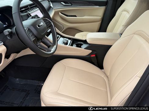 Used 2025 Jeep Grand Cherokee Limited w/ Trailer Tow Package image 12