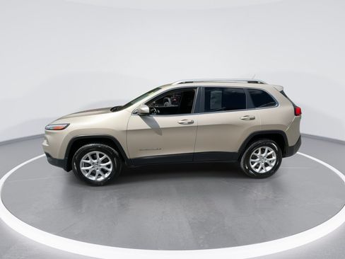 Used 2014 Jeep Cherokee Latitude AWD/4WD image 10
