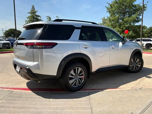 Used 2025 Nissan Pathfinder SV FWD image 6