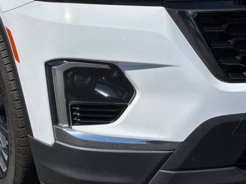 Used 2023 Chevrolet Traverse RS AWD/4WD image 43