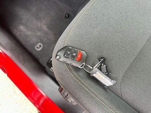 Used 2025 Jeep Wrangler Sport S image 22