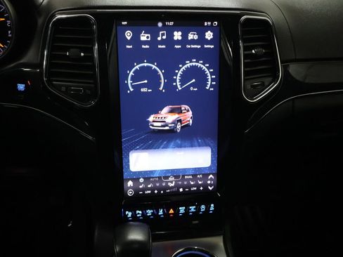 Used 2019 Jeep Grand Cherokee Overland AWD/4WD image 23
