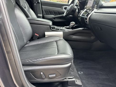 Certified 2023 Kia Sorento SX FWD image 16