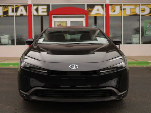 Used 2024 Toyota Prius LE image 2