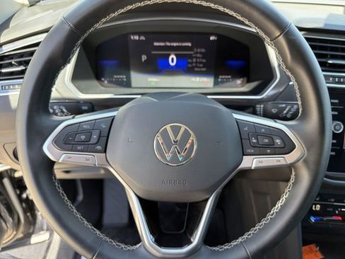 Used 2022 Volkswagen Tiguan SE AWD/4WD image 16