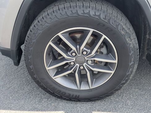 Used 2019 Jeep Grand Cherokee Laredo w/ Laredo X Package RWD image 13