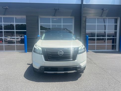 Used 2023 Nissan Pathfinder SL w/ SL Premium Package FWD image 5