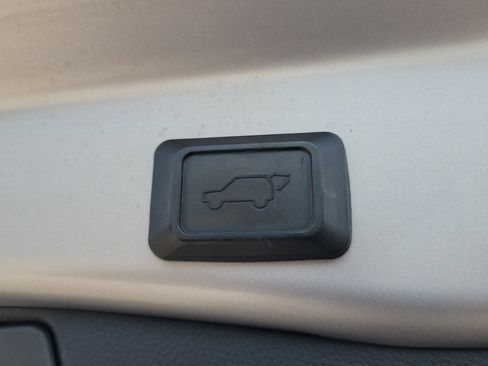 Used 2019 Toyota RAV4 XLE Premium image 12