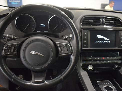 Used 2018 Jaguar F-PACE Premium image 9