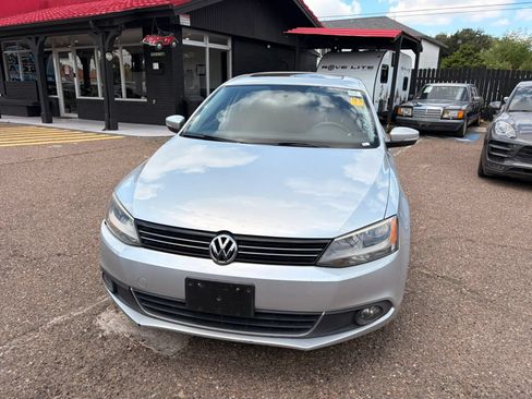 Used 2011 Volkswagen Jetta SEL FWD image 5