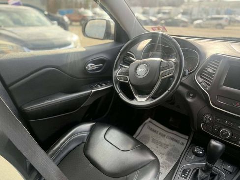 Used 2019 Jeep Cherokee Latitude Plus image 18