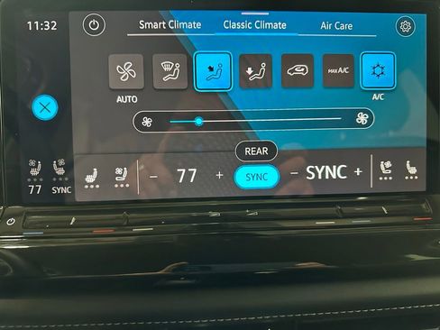 Used 2025 Volkswagen Atlas SE image 36