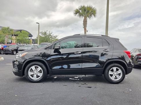 Used 2020 Chevrolet Trax LT w/ Sun & Sound Package image 3