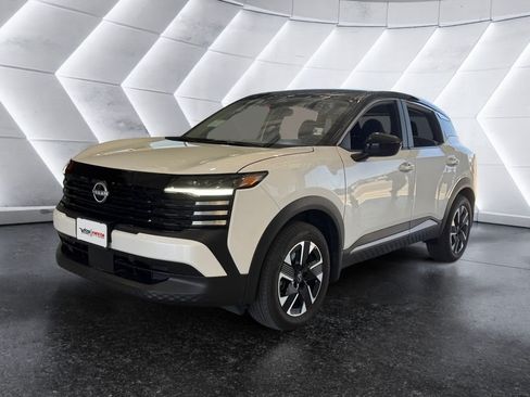 Used 2025 Nissan Kicks SV AWD/4WD image 3