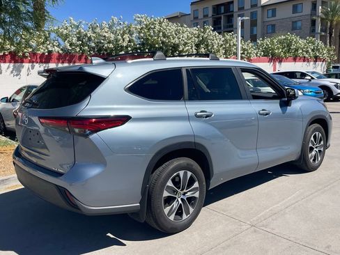 Used 2023 Toyota Highlander XLE image 6