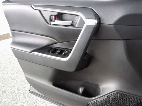 Used 2021 Toyota RAV4 XLE image 21