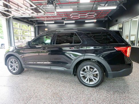 Used 2021 Ford Explorer XLT w/ Equipment Group 202A AWD/4WD image 2