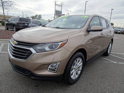 Used 2019 Chevrolet Equinox LT w/ Driver Convenience Package image 8