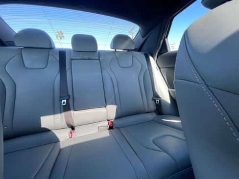 Used 2025 Hyundai Elantra Limited image 40