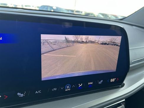 Certified 2025 Chevrolet Traverse LT image 24