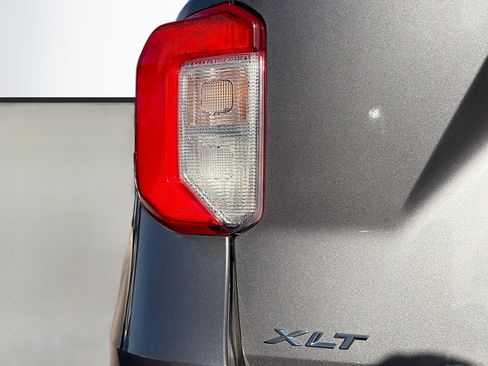 Used 2022 Ford Explorer XLT w/ Equipment Group 202A image 10