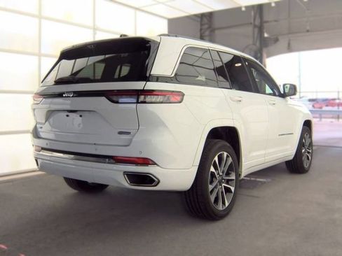 Used 2023 Jeep Grand Cherokee Overland w/ Advanced Protech Group III AWD/4WD image 3